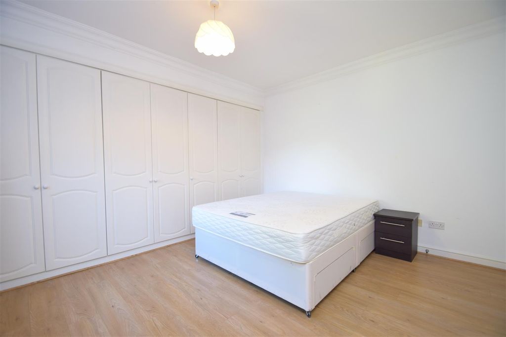 Property photo 3 of 10 Bedroom 1
