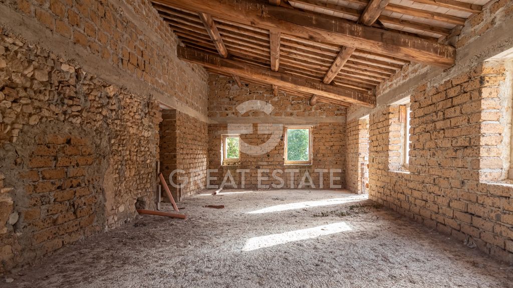 Property photo 2 of 20 Interiors