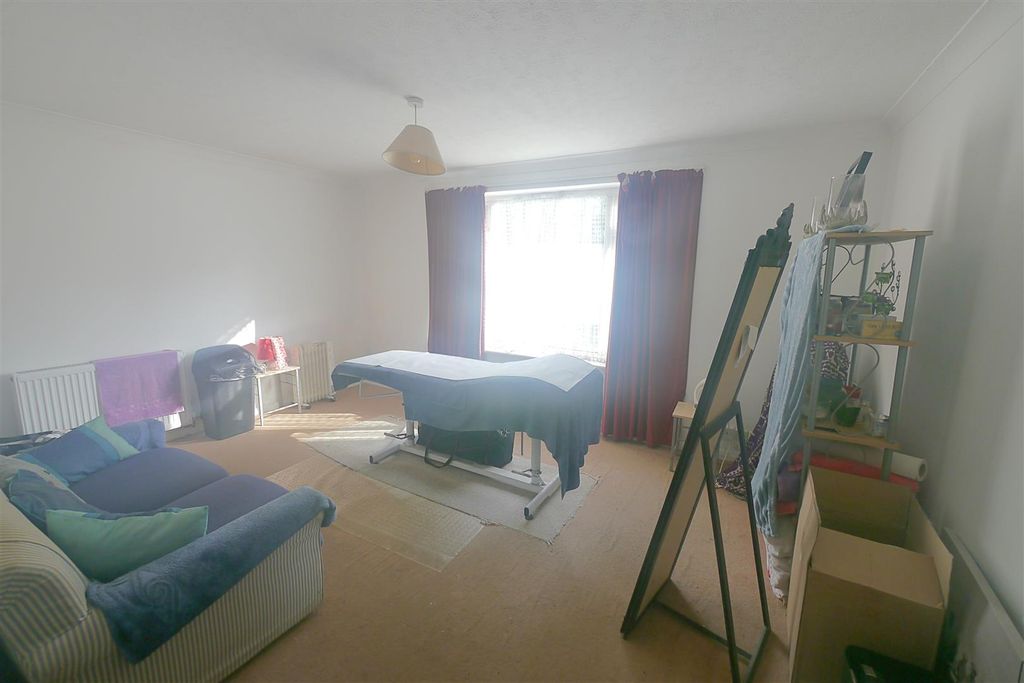 Property photo 2 of 6 Studio Room