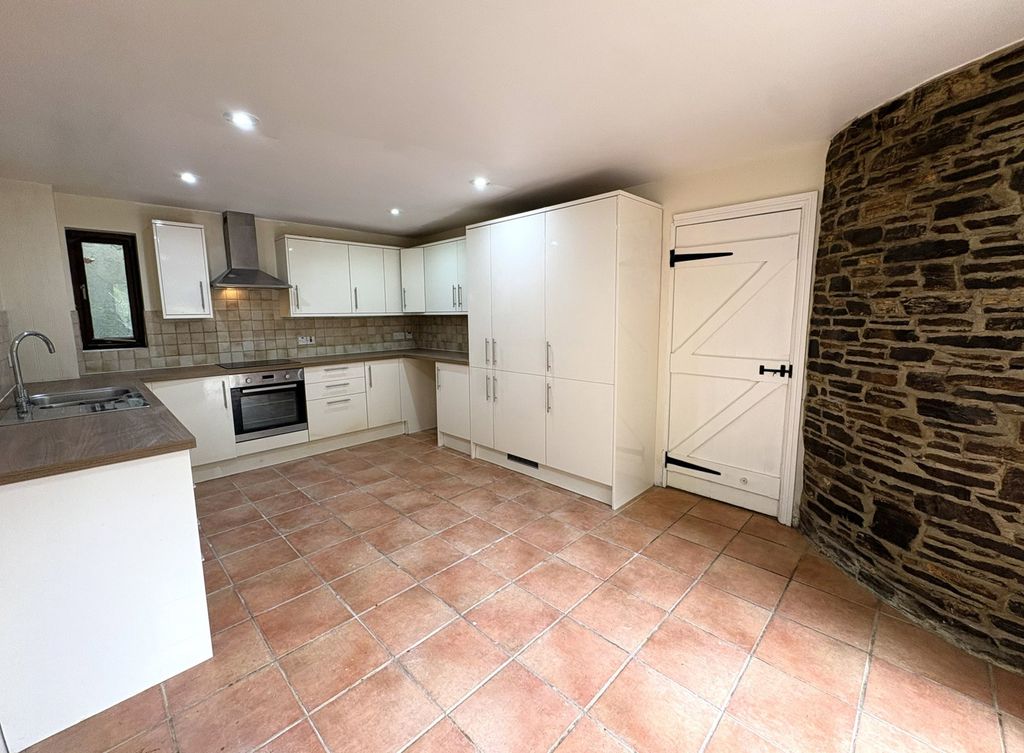 Property photo 2 of 25