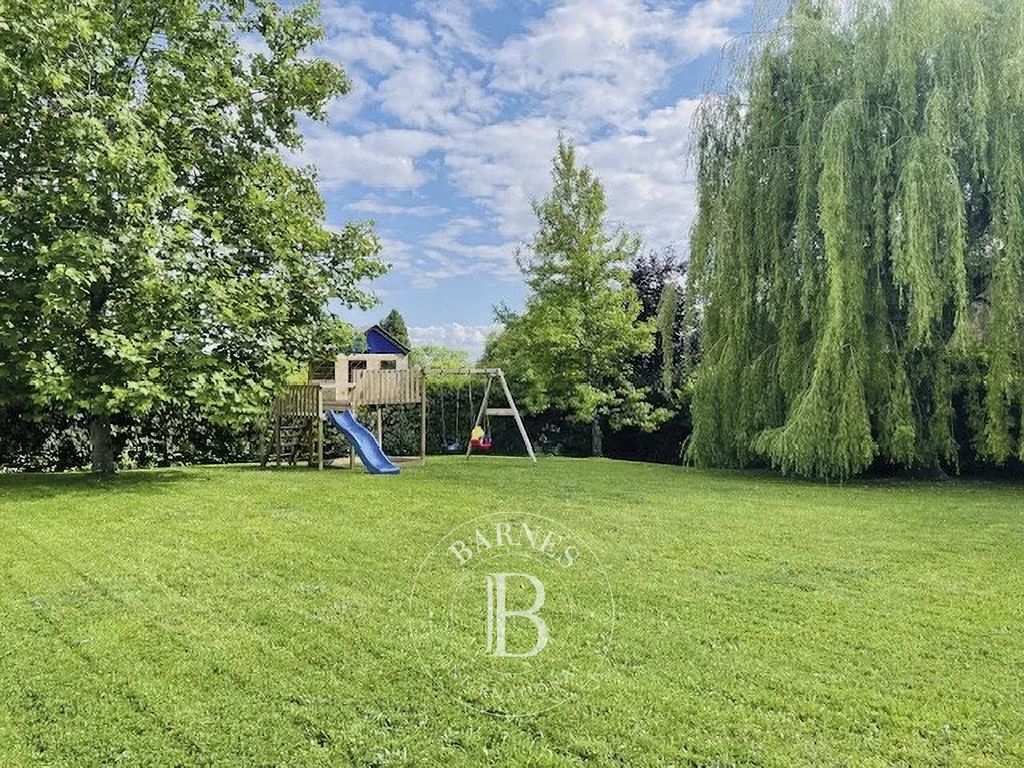 Property photo 2 of 33