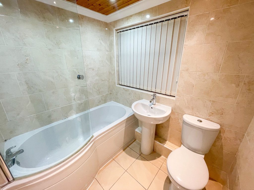 Property photo 2 of 10 Bathroom