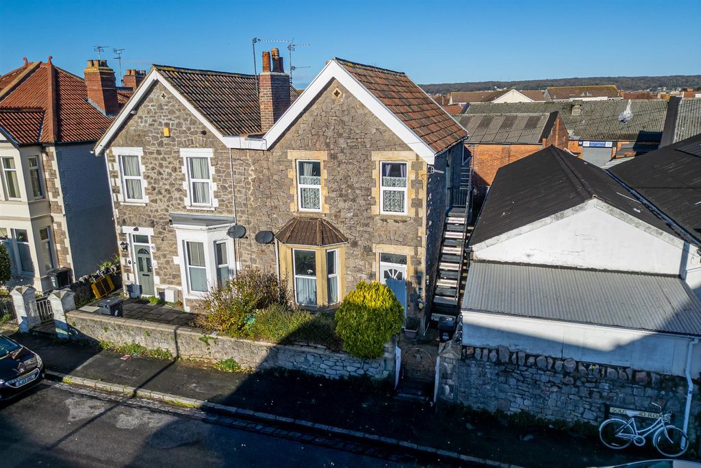 Property photo 1 of 34 Flats A & B 4 Southend Road Wsm, North Somerset Bs