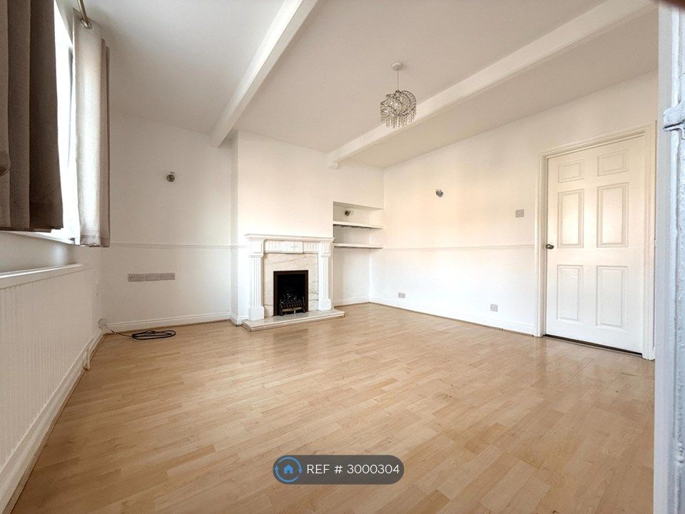 Property photo 3 of 16 Lounge Main