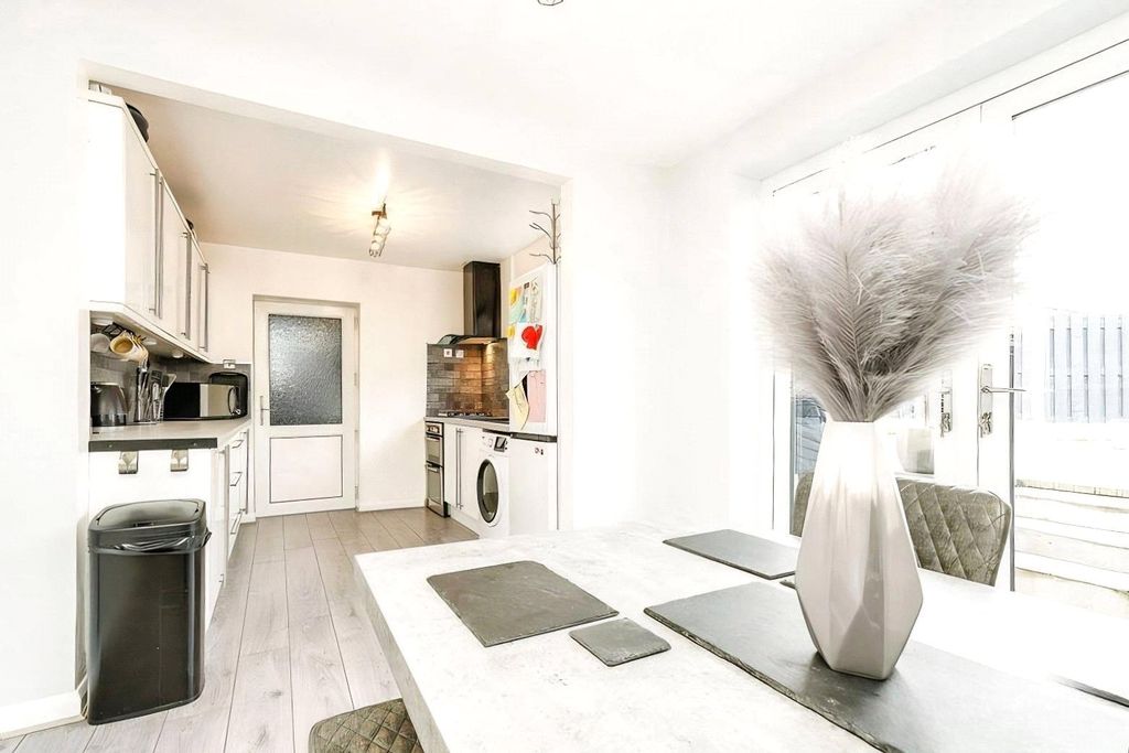 Property photo 3 of 10 Kitchen/Diner