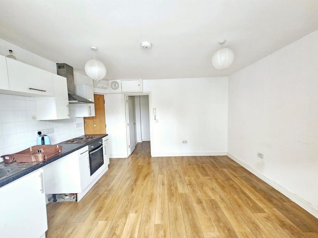 Property photo 2 of 4 Living Room