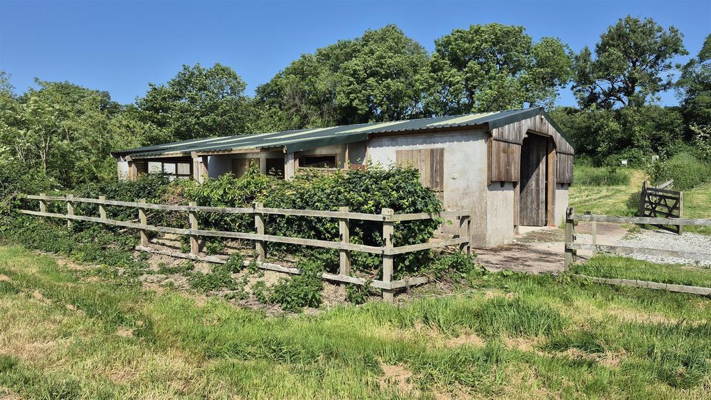 Property photo 3 of 9 Barn External
