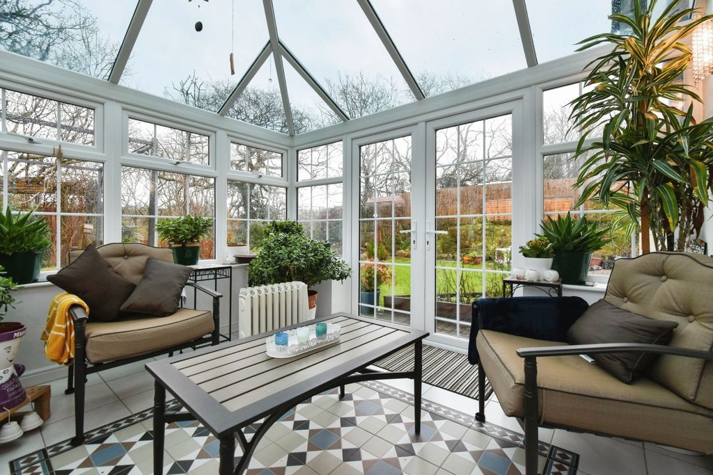 Property photo 3 of 25 Conservatory