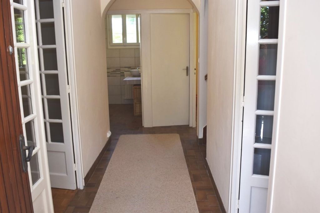 Property photo 2 of 25