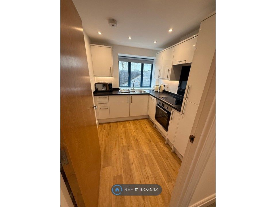 Property photo 1 of 10 Kitchen