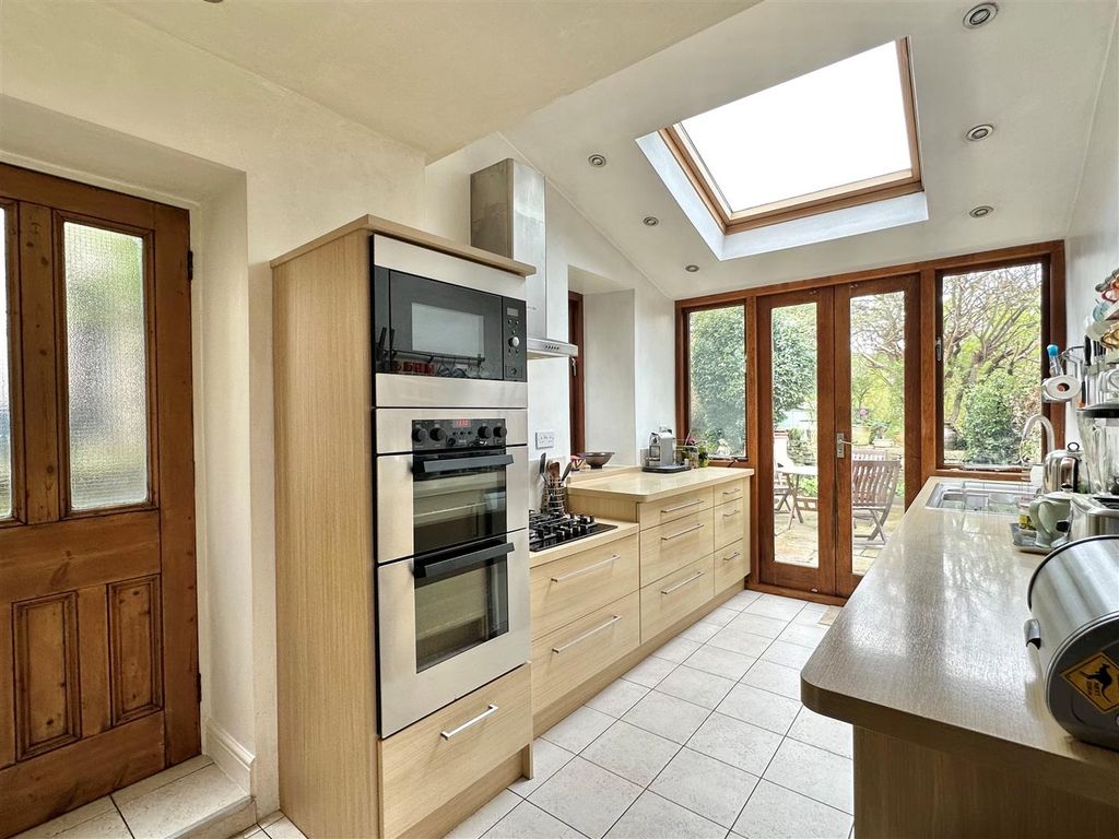 Property photo 2 of 20