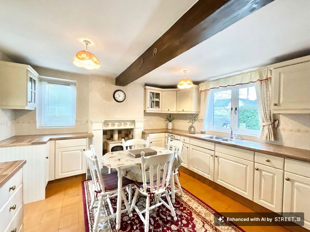 Property photo 2 of 33