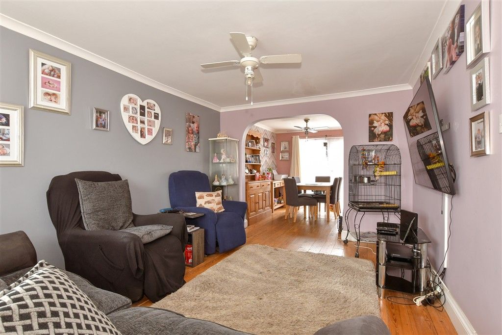 Property photo 1 of 11 Lounge