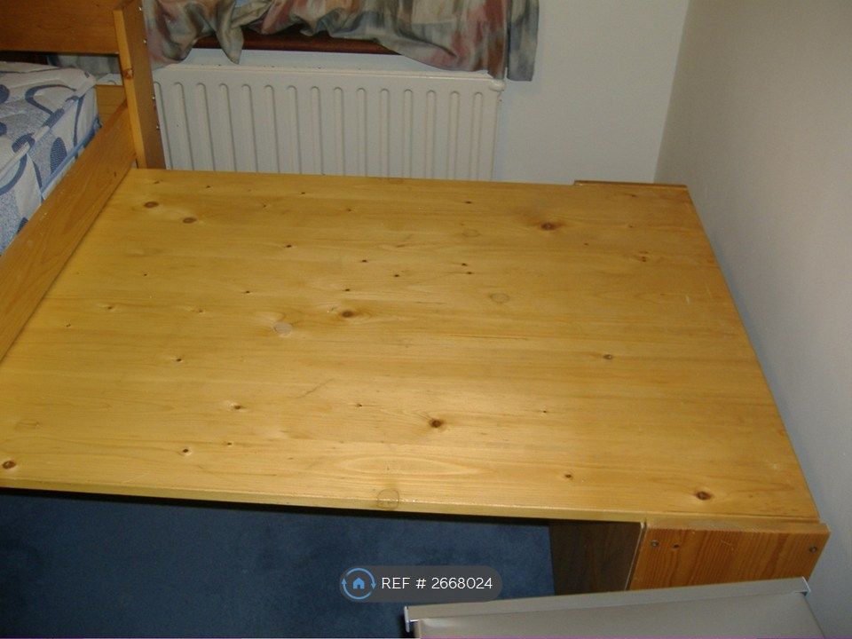 Property photo 3 of 10 Pullout Desk