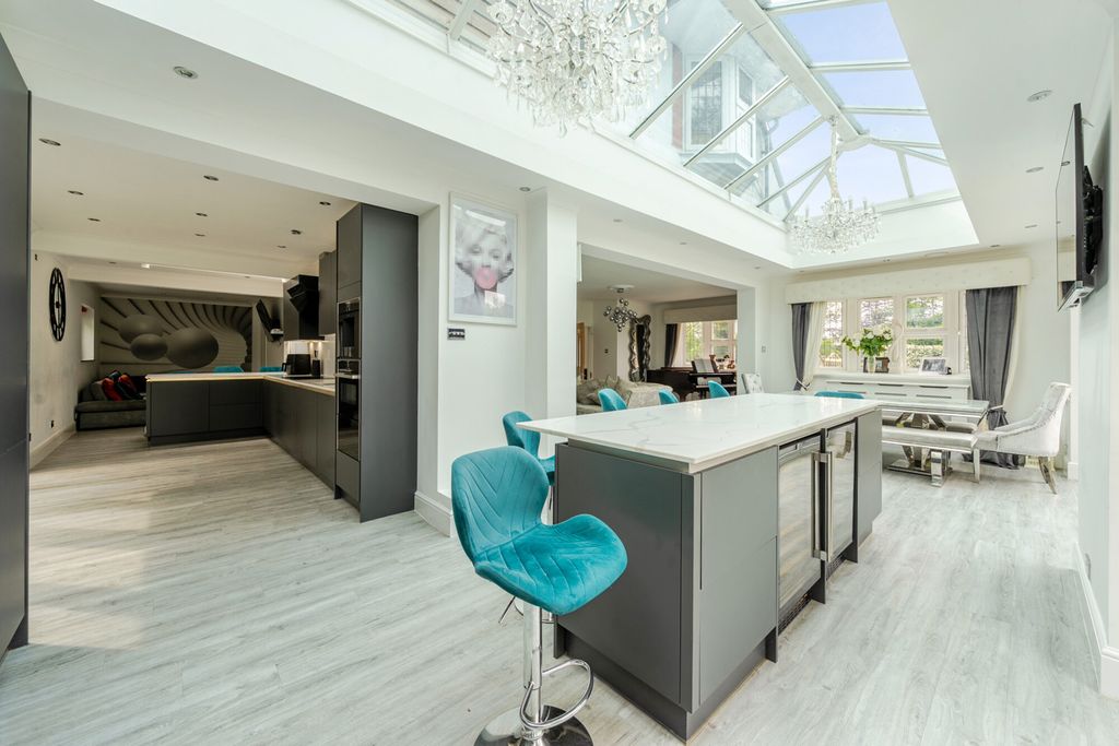 Property photo 3 of 24 1296872-36-682dc6...