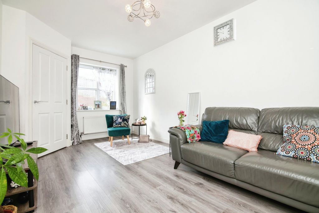 Property photo 2 of 19
