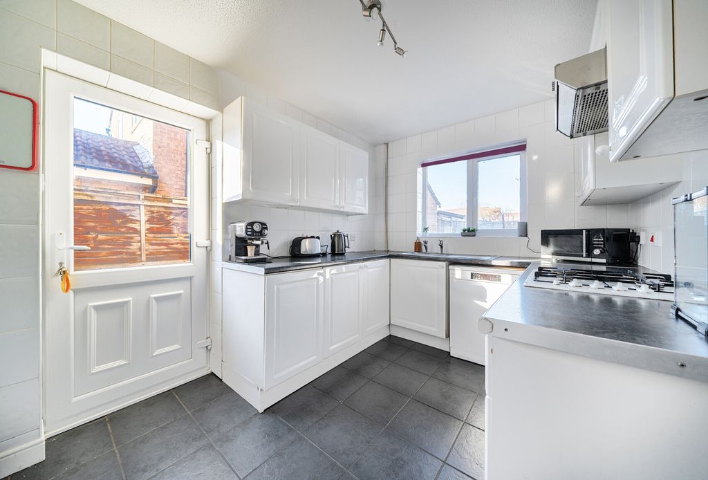 Property photo 2 of 13 1419317-14-699De2...