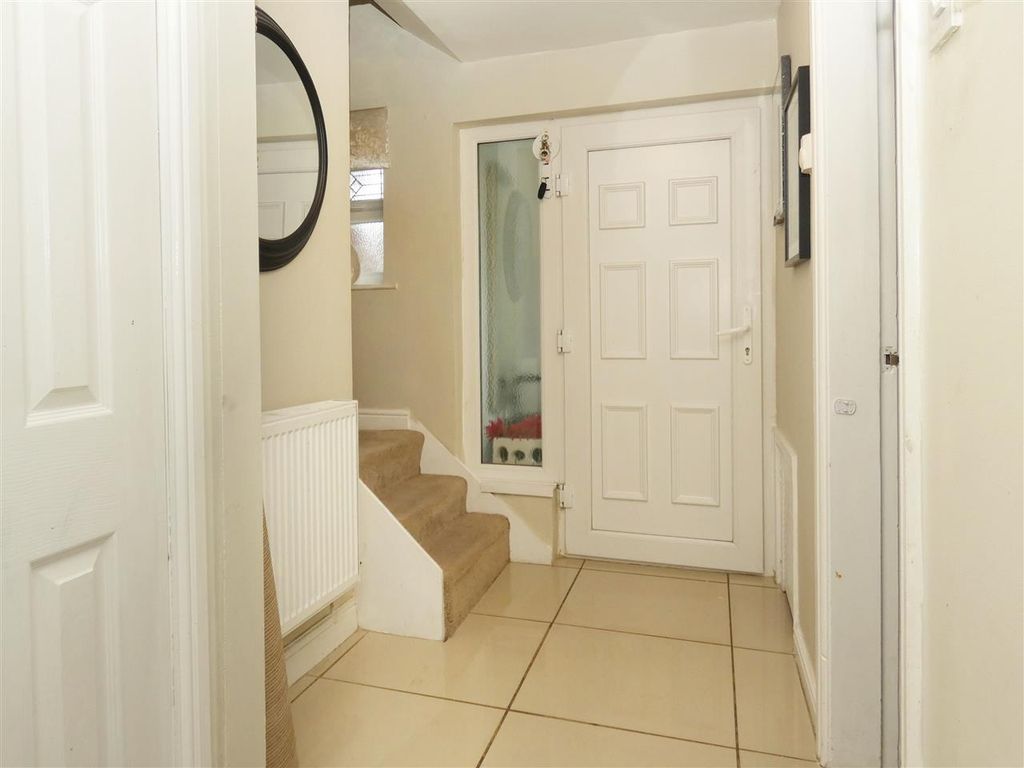 Property photo 3 of 13 Hall