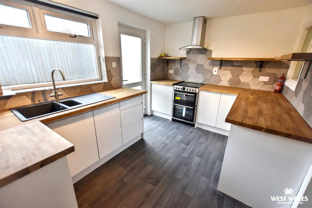 Property photo 2 of 13 9 (3).Jpg