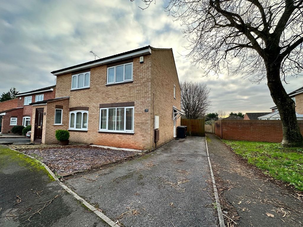 Property photo 1 of 11 House Front With Driveway