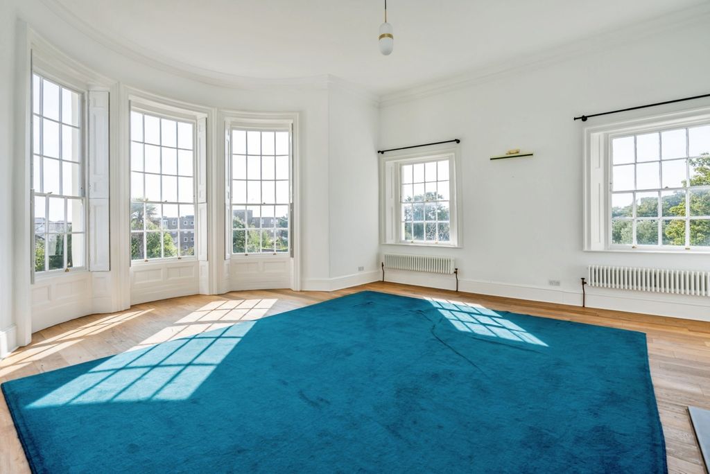Property photo 3 of 23 Pbox-Img.Jpg