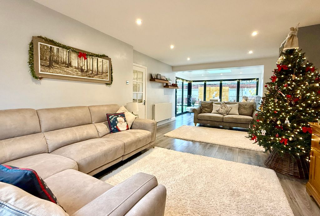 Property photo 2 of 26