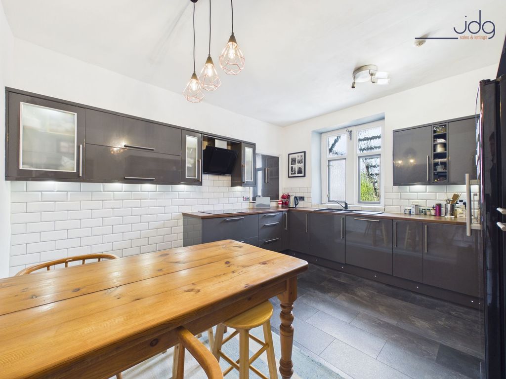 Property photo 3 of 14 Kitchen