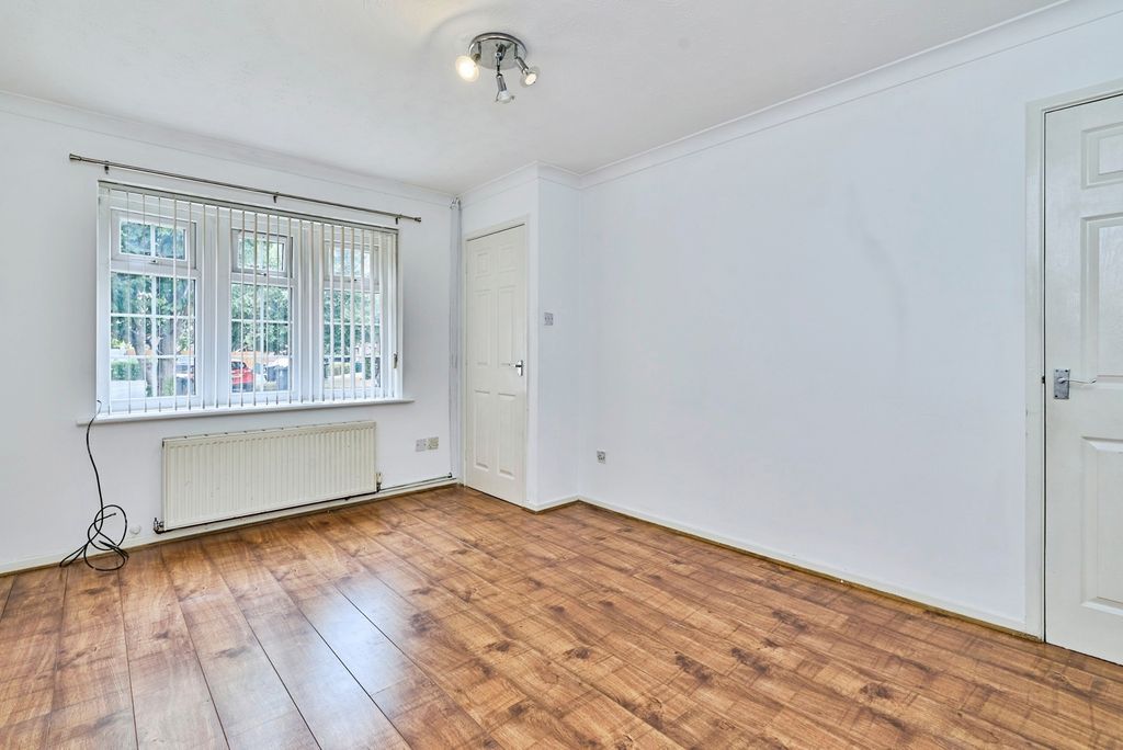 Property photo 2 of 19 Pbox-Img.Jpg
