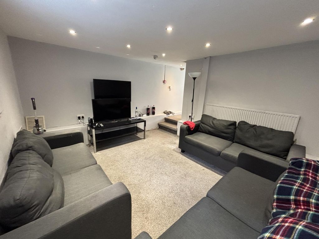 Property photo 2 of 12 A Spacious And Modern Living Room Featuring Comfor...