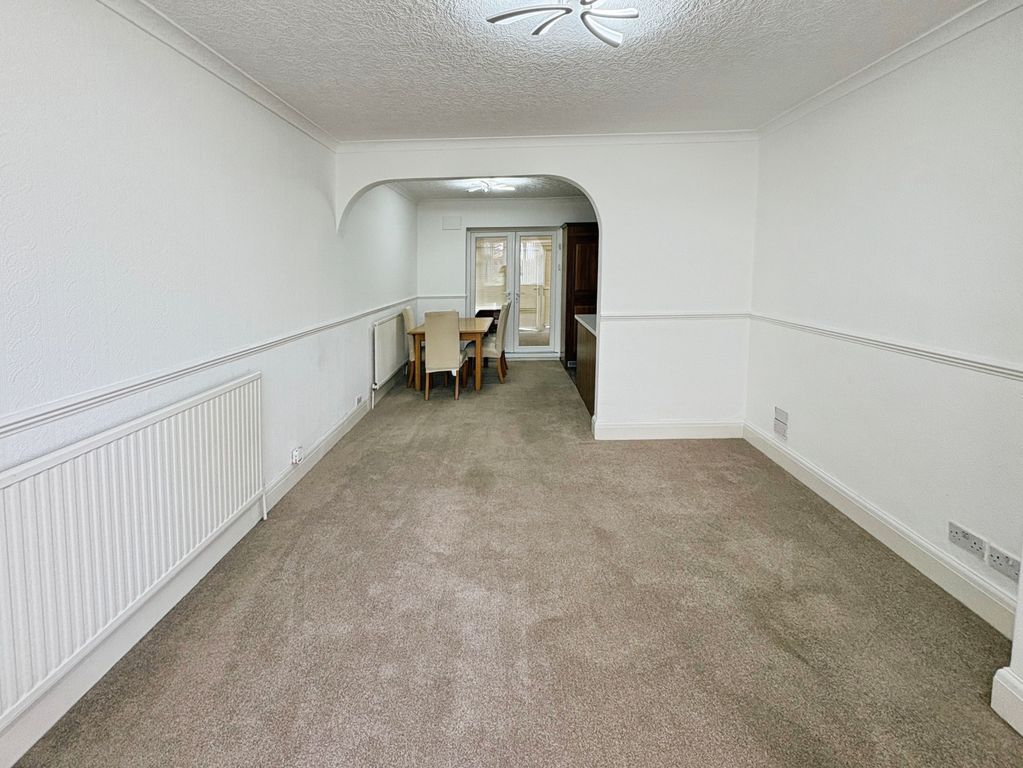 Property photo 3 of 16 70c94B74-C-4632-A889-2818Cbb95D55-8095-00000227890Ec26A