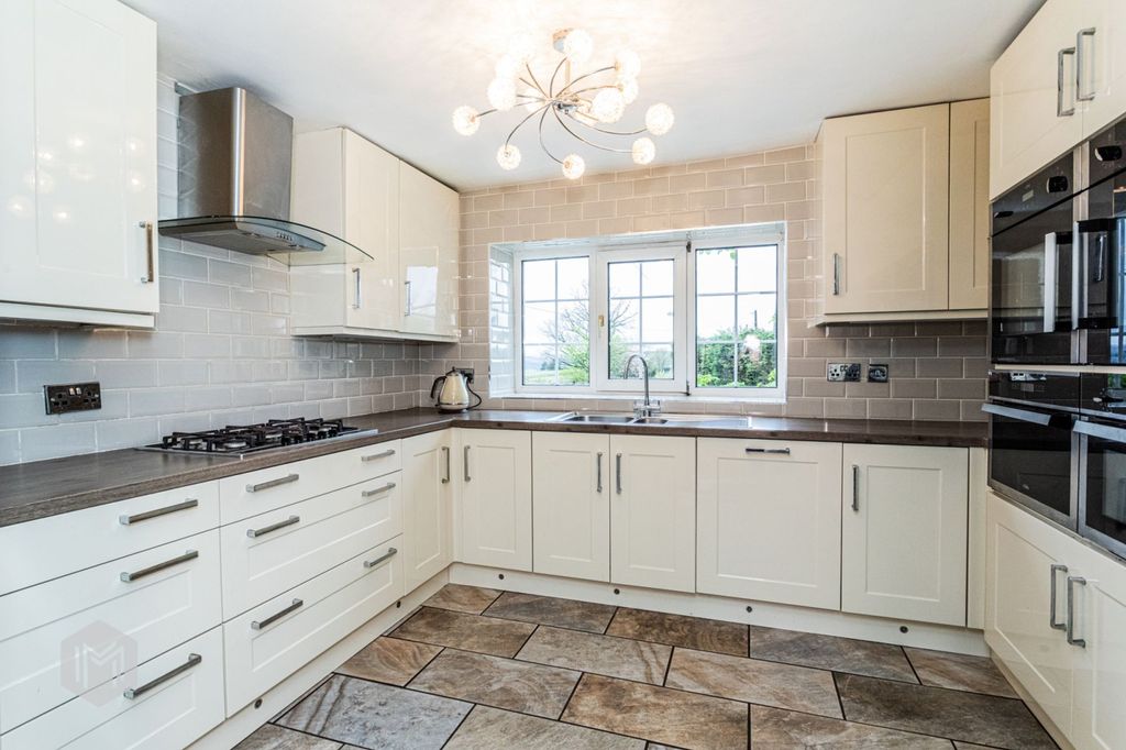 Property photo 2 of 33 Picture No. 07