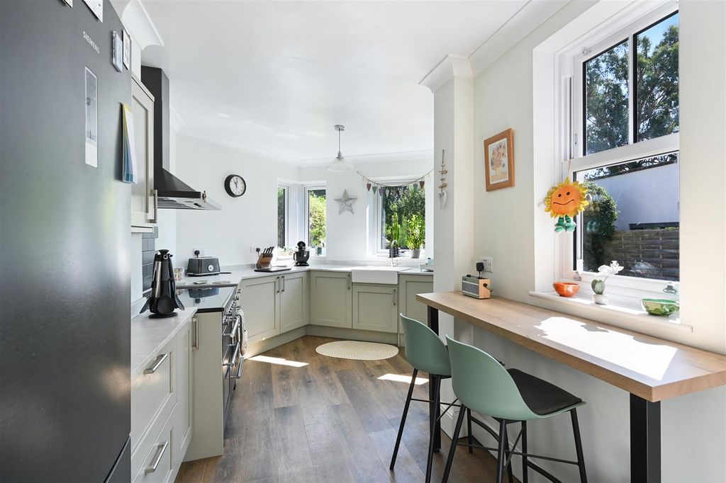 Property photo 1 of 12 Albury Road (4).Jpg