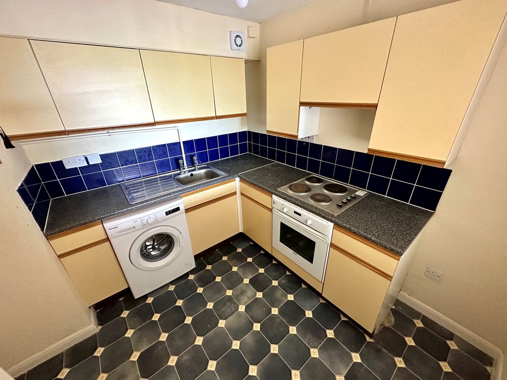 Property photo 3 of 6 Kitchen