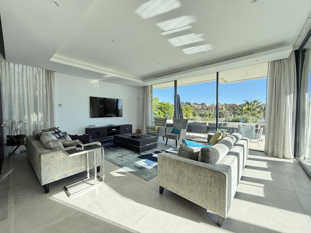 Property photo 2 of 32