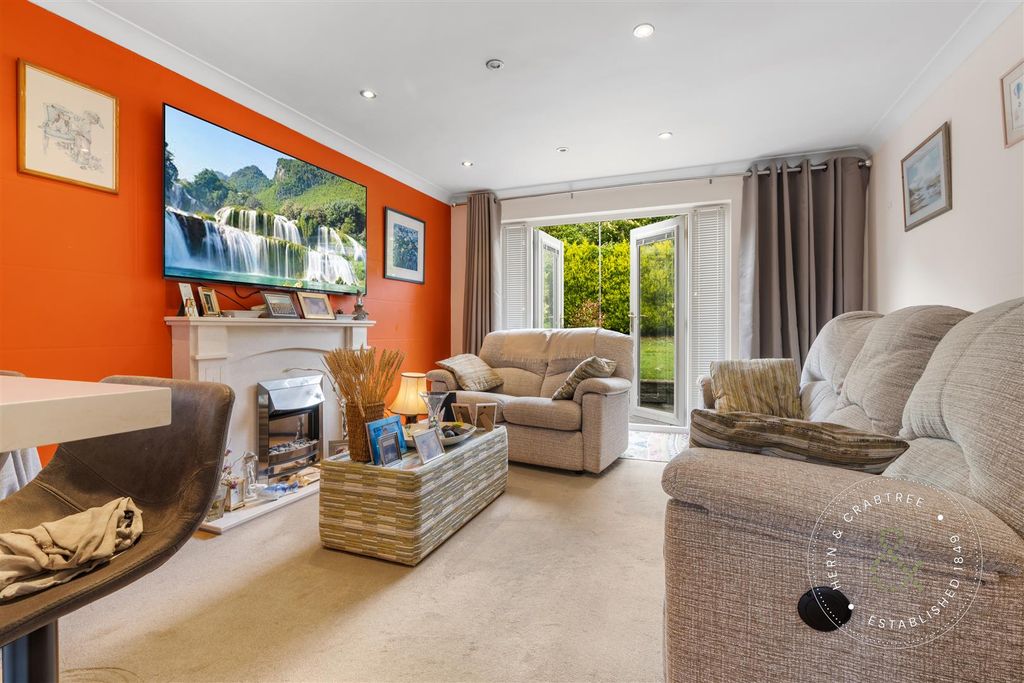Property photo 3 of 19 Camelot Way, Herncrabtree (1).Jpg