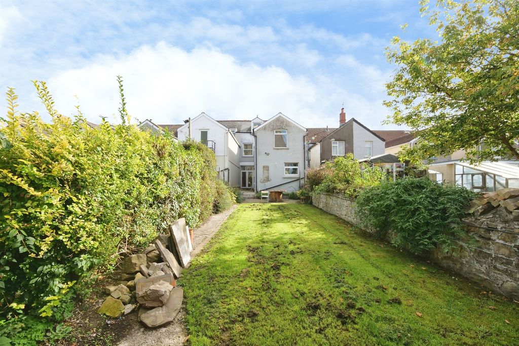 Property photo 2 of 24