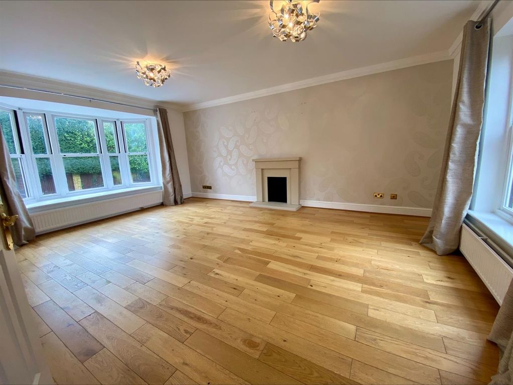 Property photo 2 of 19 Lounge