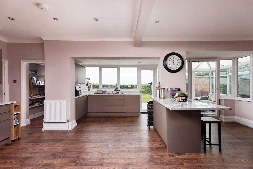 Property photo 3 of 17 Pbox-Img.Jpg