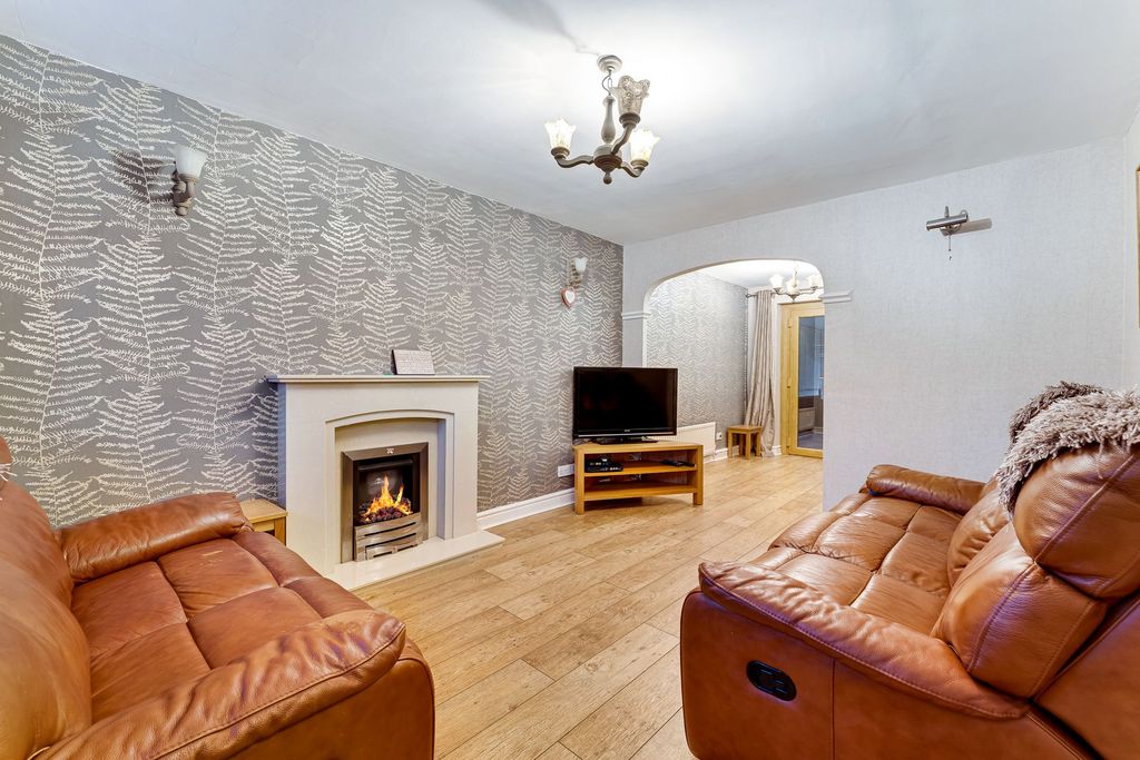 Property photo 2 of 28