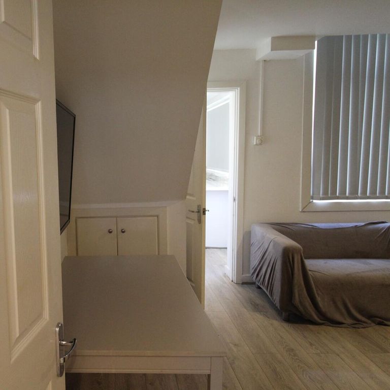 Property photo 2 of 8 Bedroom