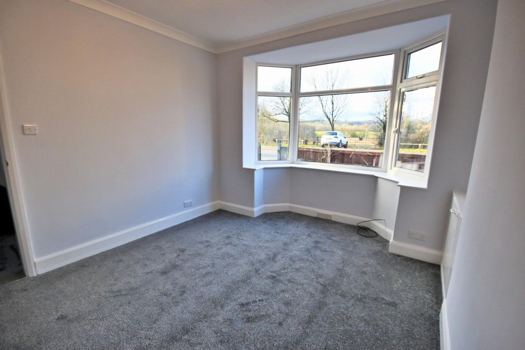 Property photo 2 of 14 Lounge