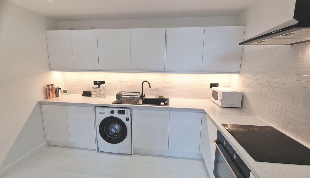 Additional image 11 of 2 bed flat to rent19 Lever Street, Manchester M1