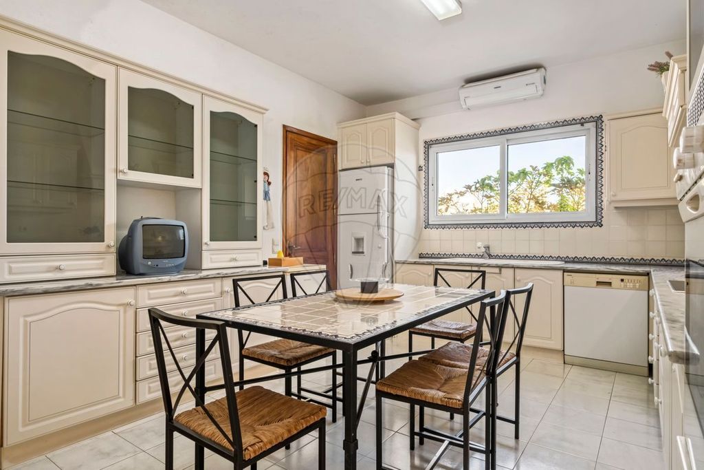 Property photo 3 of 36