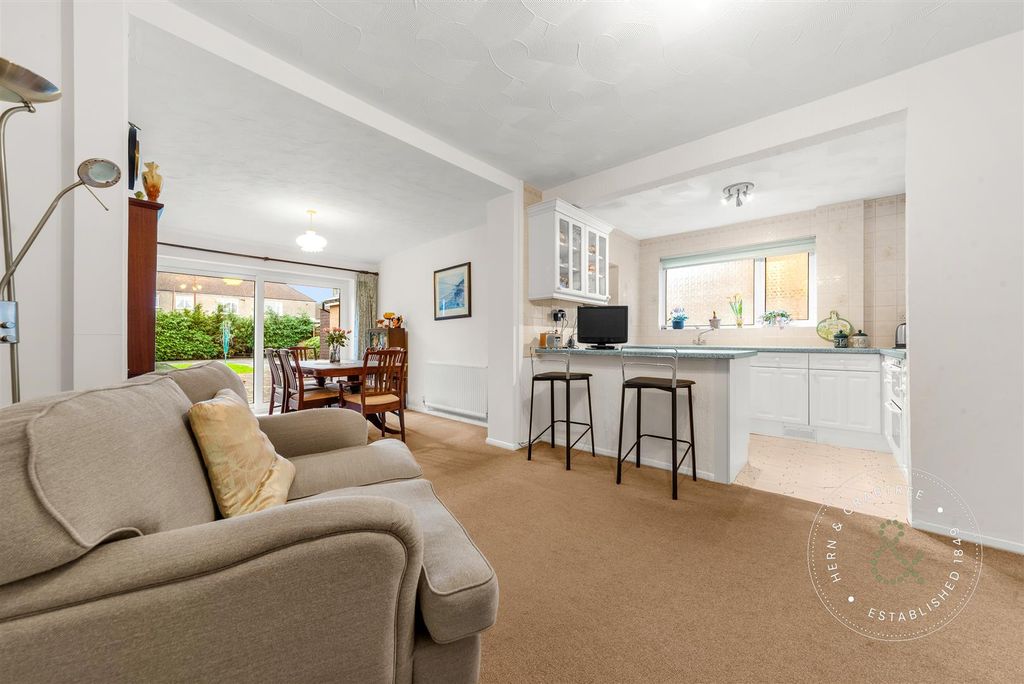 Property photo 3 of 37 St-Isan-Road-17.Jpg