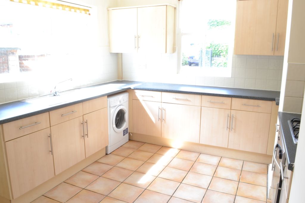 Property photo 2 of 7 Kitchen