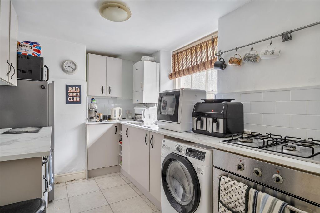 Property photo 3 of 9 Kitchen (3).Jpg