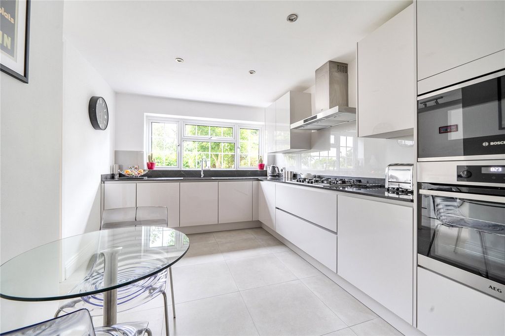 Property photo 2 of 28 Picture No. 06