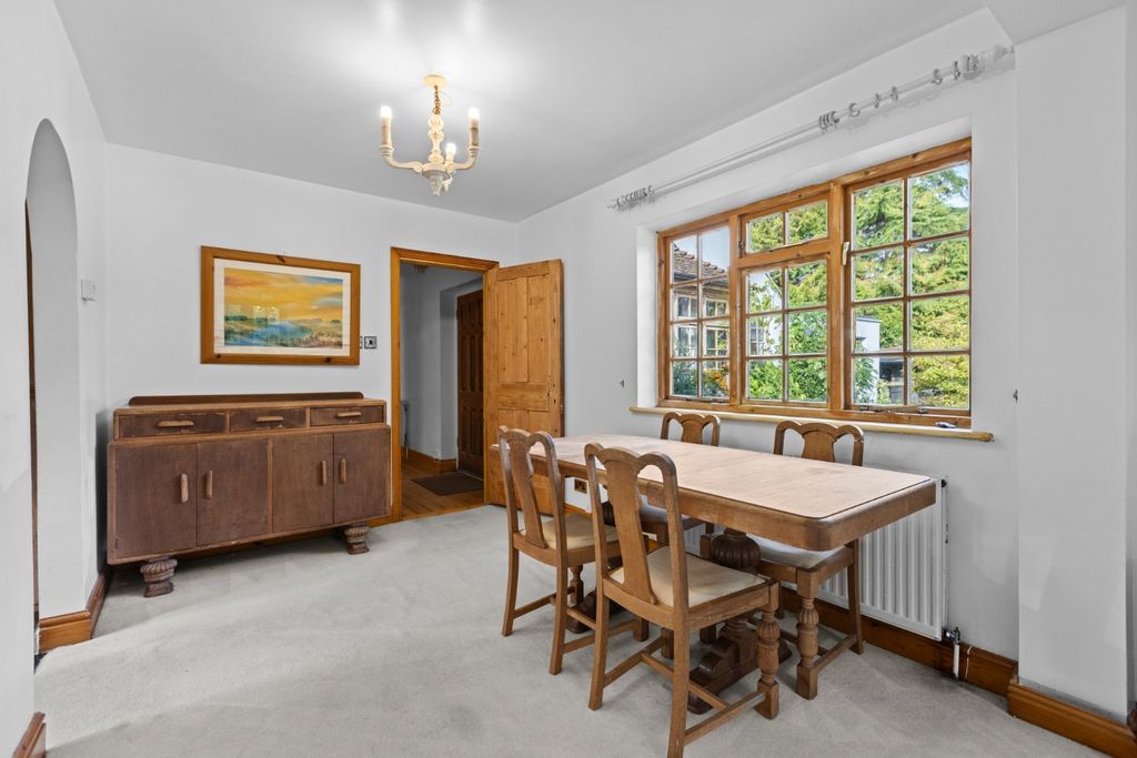 Property photo 3 of 9 Dining