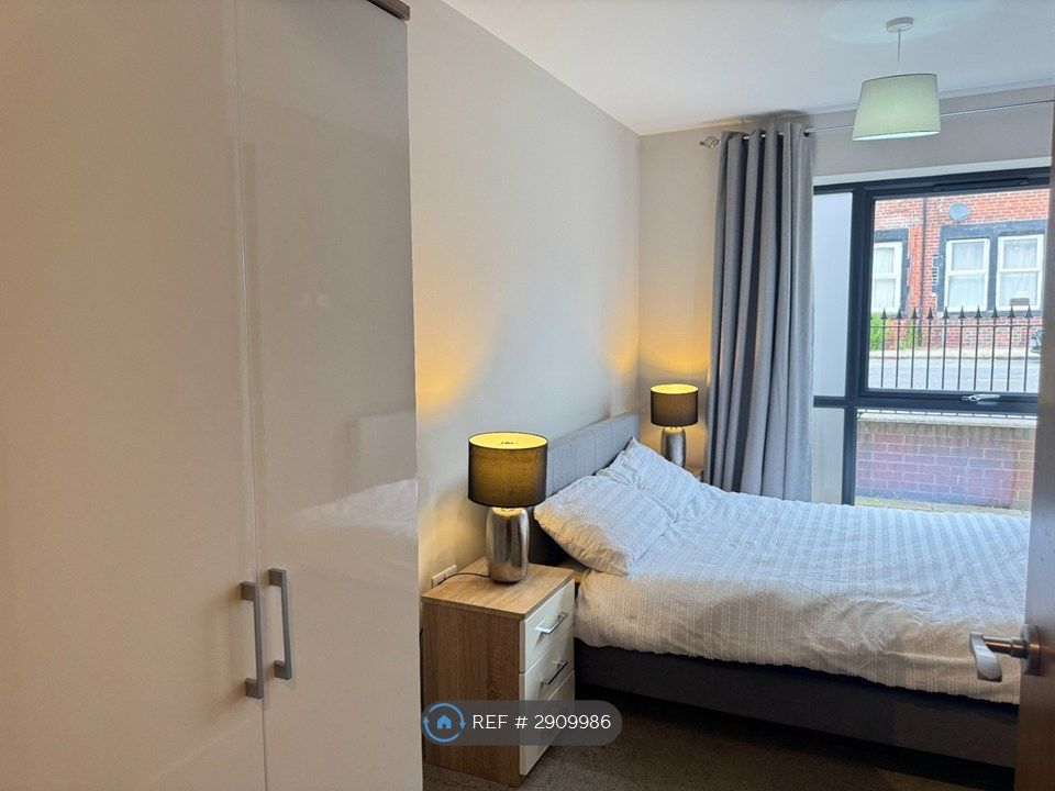 Property photo 2 of 12 Bedroom 1