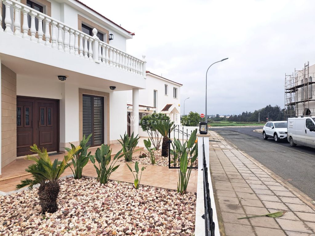 Property photo 3 of 34